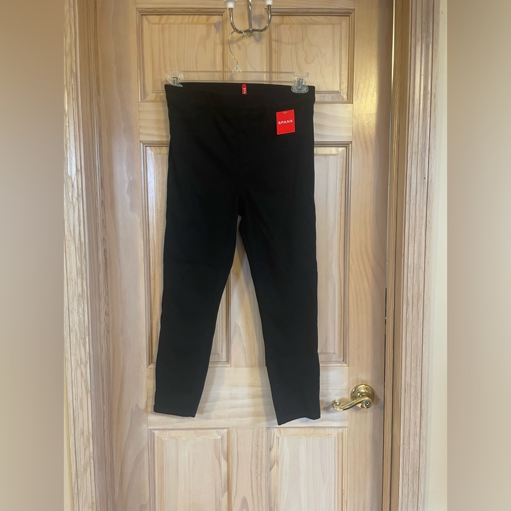 NEW WITH TAGS SPANX BLACK JEGGINGS